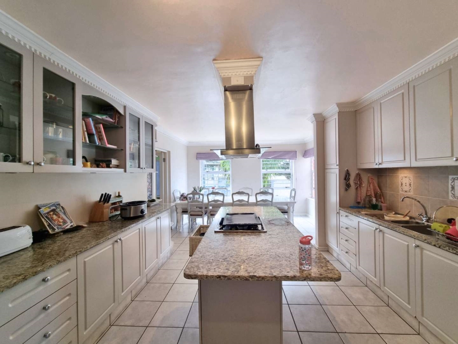 5 Bedroom Property for Sale in Chanteclair Western Cape